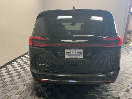 2023 Chrysler Pacifica Touring-L