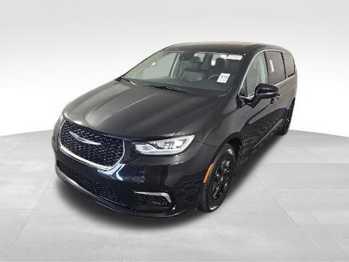 2023 Chrysler Pacifica Touring-L