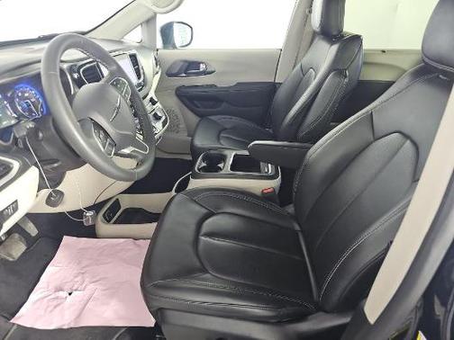 2023 Chrysler Pacifica Touring-L