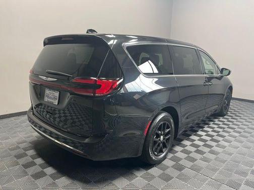 2023 Chrysler Pacifica Touring-L