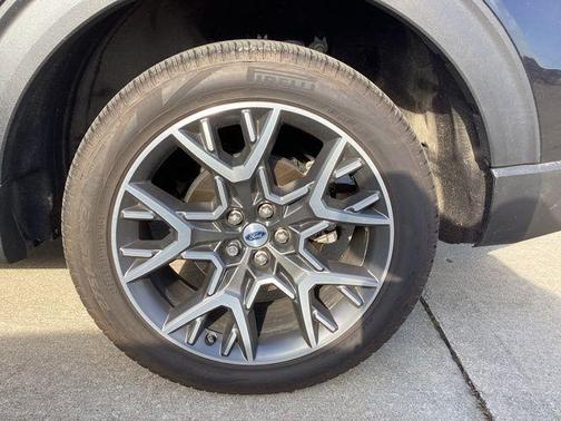 Agate Black Metallic 2025 Ford Explorer Platinum