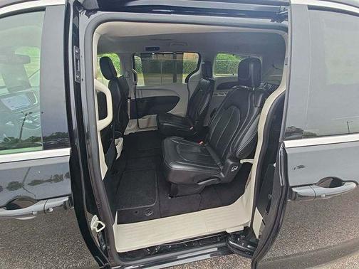 2022 Chrysler Pacifica Touring-L