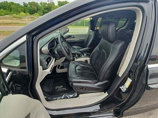 2022 Chrysler Pacifica Touring-L