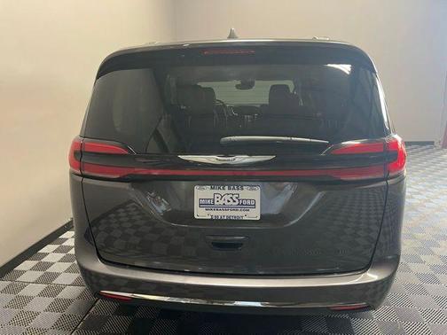 2022 Chrysler Pacifica Touring-L