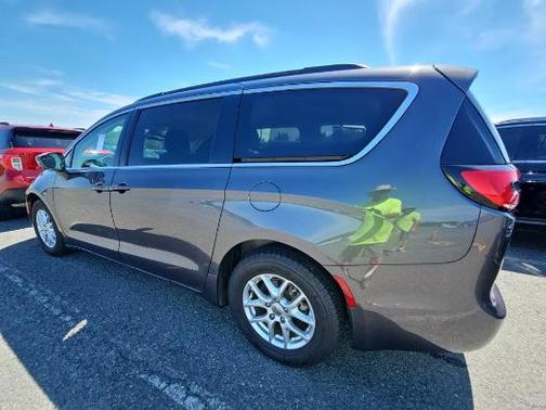 2022 Chrysler Pacifica Touring-L