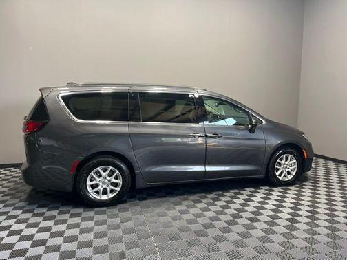 2022 Chrysler Pacifica Touring-L