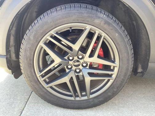 Agate Black Metallic 2025 Ford Explorer ST-Line
