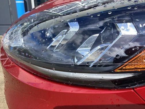 Rapid Red Metallic Tinted Clearcoat 2020 Ford Escape SE