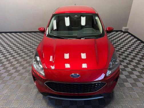 Rapid Red Metallic Tinted Clearcoat 2020 Ford Escape SE