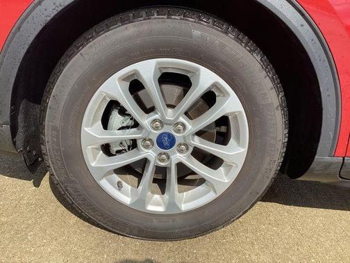 Rapid Red Metallic Tinted Clearcoat 2020 Ford Escape SE