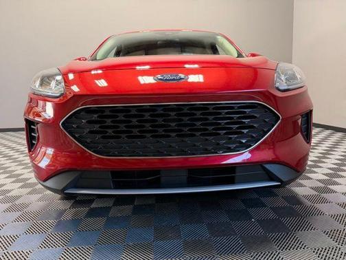 Rapid Red Metallic Tinted Clearcoat 2020 Ford Escape SE