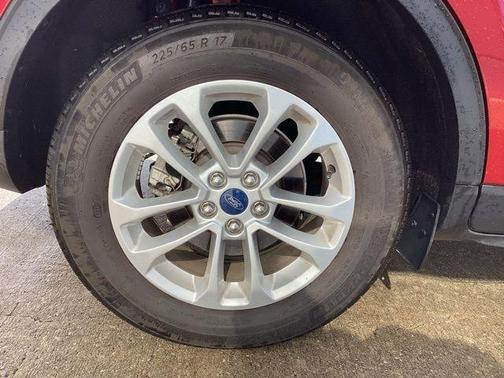 Rapid Red Metallic Tinted Clearcoat 2020 Ford Escape SE