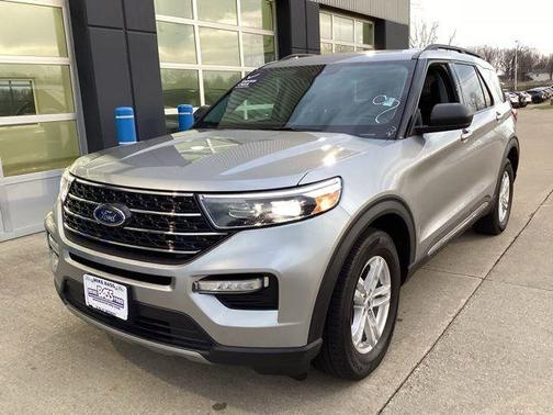 Iconic Silver Metallic 2022 Ford Explorer XLT