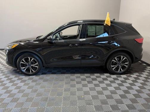 Agate Black Metallic 2022 Ford Escape SE