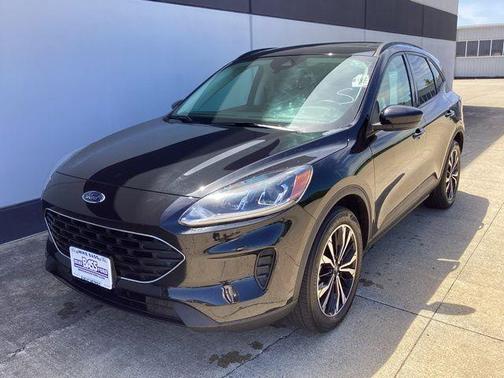 Black Metallic 2022 Ford Escape SE