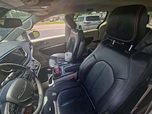 2022 Chrysler Pacifica Touring-L