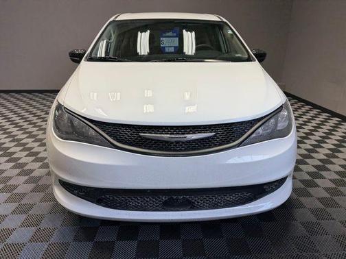 2024 Chrysler Voyager LX