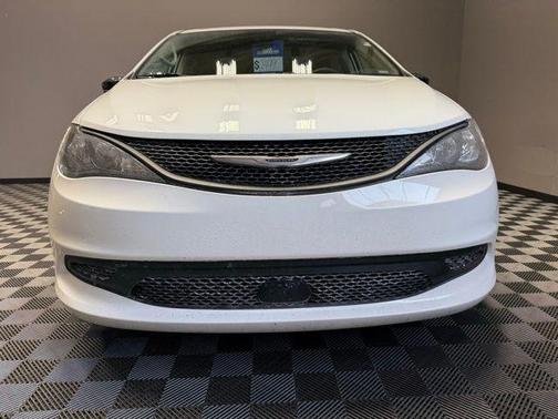 2024 Chrysler Voyager LX