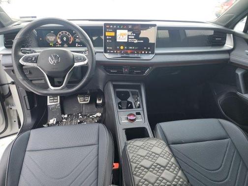 2025 Volkswagen Tiguan 2.0T SE R-Line Black