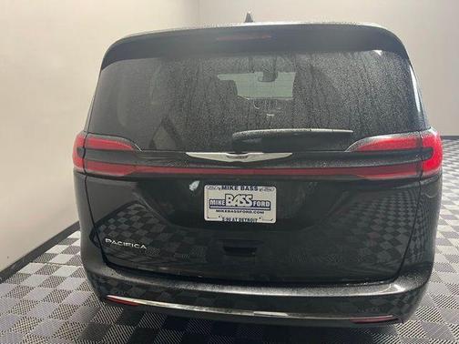 2023 Chrysler Pacifica Touring-L