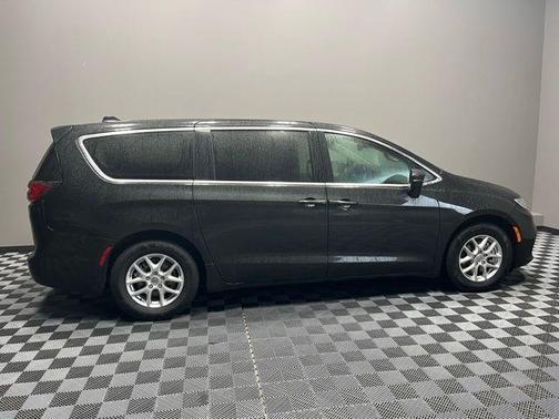 2023 Chrysler Pacifica Touring-L