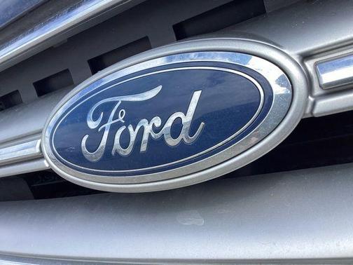 Shadow Black 2017 Ford Escape SE