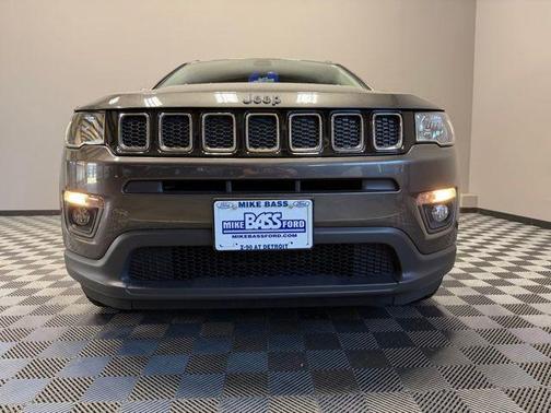 Granite Crystal Clearcoat Metallic 2019 Jeep Compass Latitude