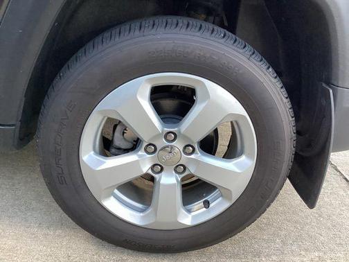 Granite Crystal Clearcoat Metallic 2019 Jeep Compass Latitude