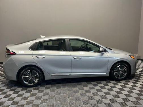 2022 Hyundai IONIQ Plug-In Hybrid SEL