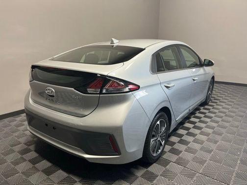 2022 Hyundai IONIQ Plug-In Hybrid SEL