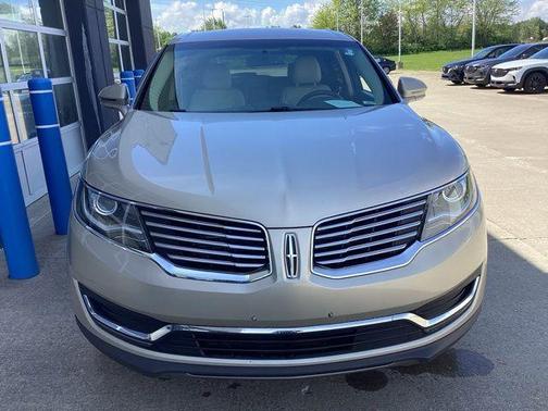 White Gold Metallic 2017 Lincoln MKX Select