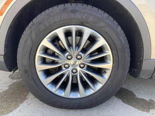 White Gold Metallic 2017 Lincoln MKX Select
