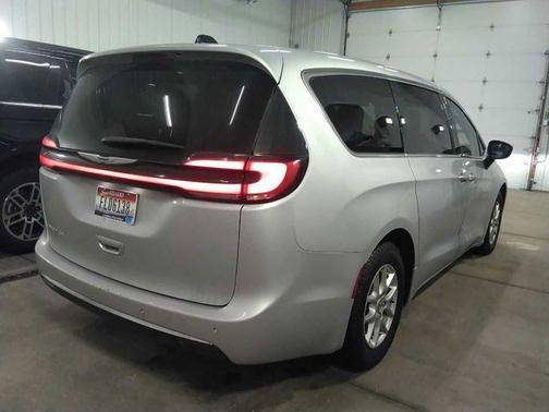 2024 Chrysler Pacifica Touring-L