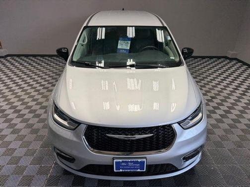 2024 Chrysler Pacifica Touring-L