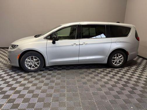 2024 Chrysler Pacifica Touring-L