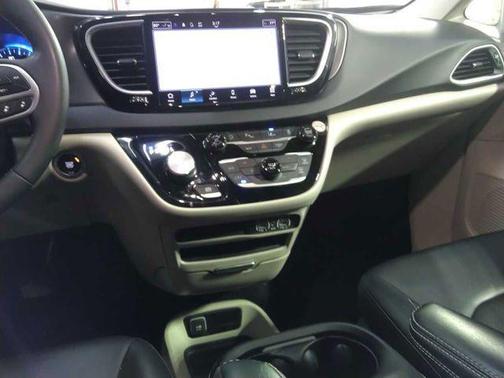 2024 Chrysler Pacifica Touring-L