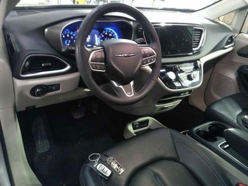 2024 Chrysler Pacifica Touring-L