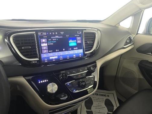 2023 Chrysler Pacifica Touring-L