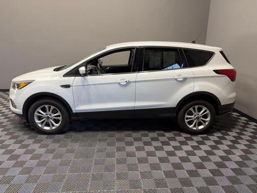 Oxford White 2019 Ford Escape SE
