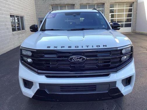 Oxford White 2025 Ford Expedition Platinum