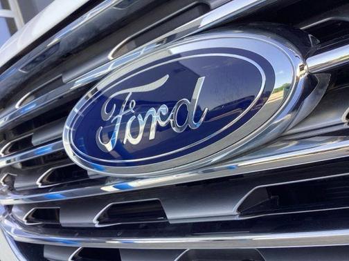 Star White 2023 Ford Edge Titanium