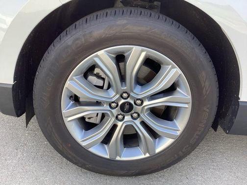 Star White 2023 Ford Edge Titanium