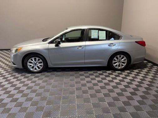 Ice Silver Metallic 2017 Subaru Legacy 2.5i