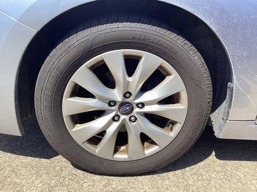 Ice Silver Metallic 2017 Subaru Legacy 2.5i