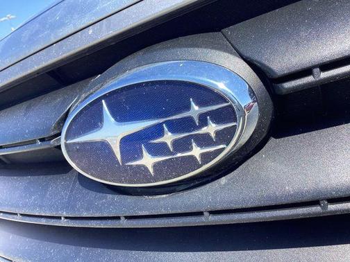Ice Silver Metallic 2017 Subaru Legacy 2.5i
