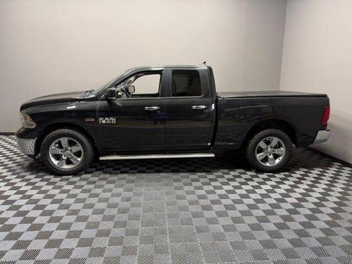 Brilliant Black Crystal Pearlcoat 2018 RAM 1500 Big Horn
