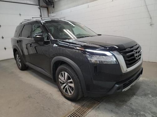 Black 2023 Nissan Pathfinder SL