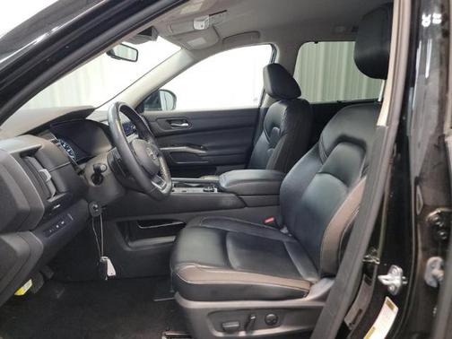 Black 2023 Nissan Pathfinder SL