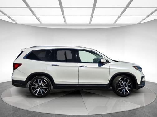 Platinum White Pearl 2022 Honda Pilot Touring 7-Passenger
