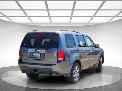 Polished Metal Metallic 2011 Honda Pilot Touring